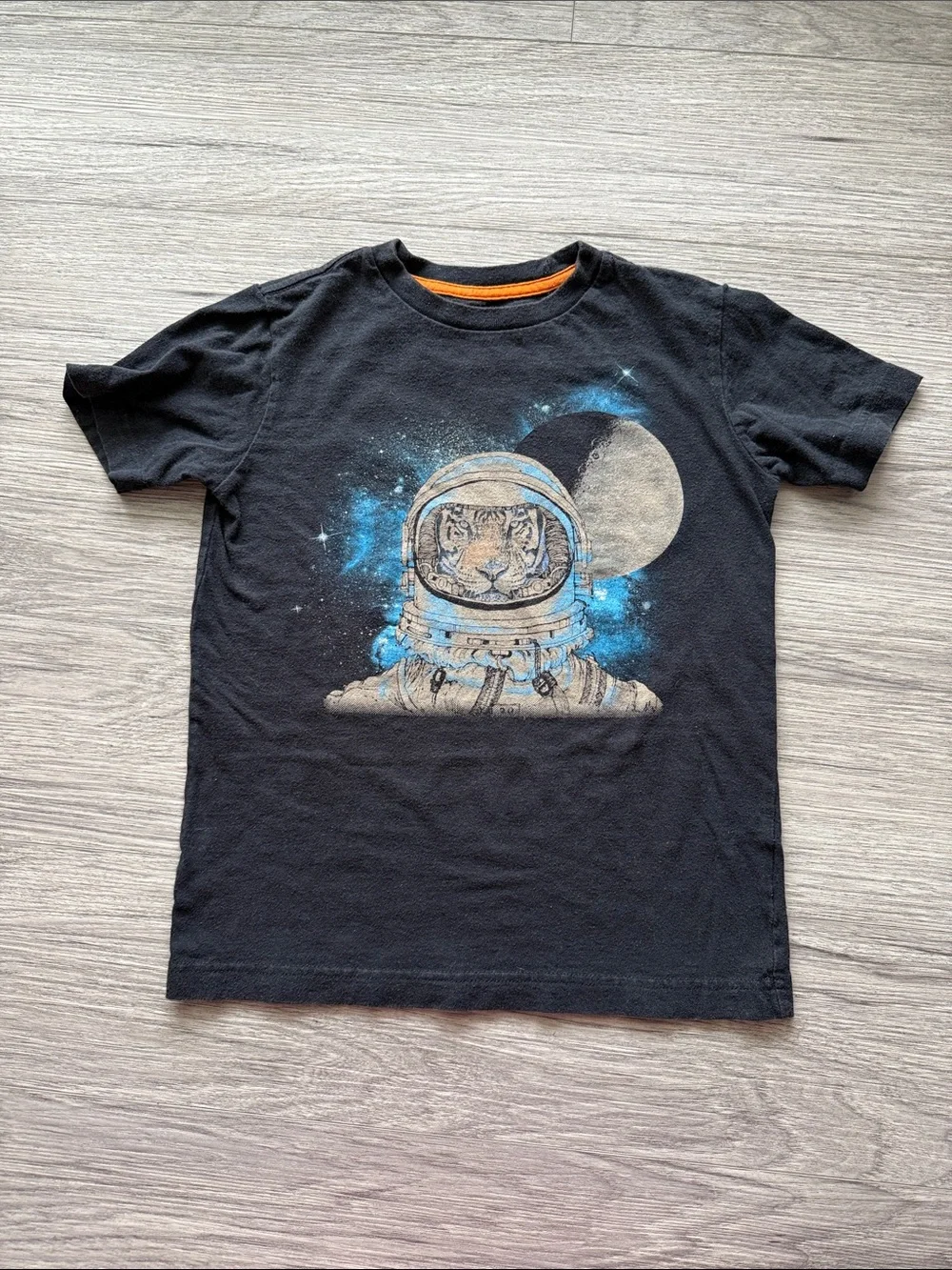 Old Navy Boys' Black Short-Sleeve Tee with Astronaut Tiger Graphic Size 6/7